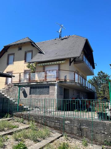 Maison familiale d'environ 181m2 avec sous sol plus annexes sur un terrain de 6216m2 à DURSTEL.