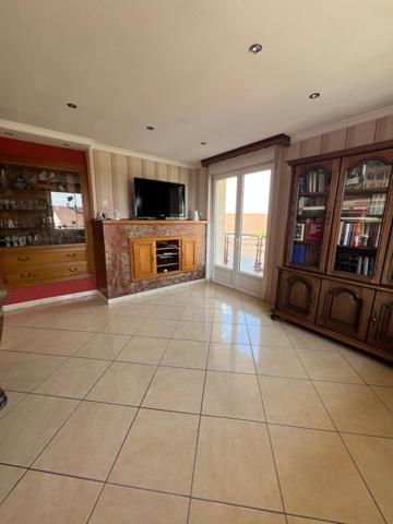 Maison familiale d'environ 181m2 avec sous sol plus annexes sur un terrain de 6216m2 à DURSTEL.