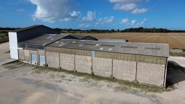 A LOUER HANGAR PLATEFORME LOGISTIQUE SECTEUR DE ROCHEFORT (17)