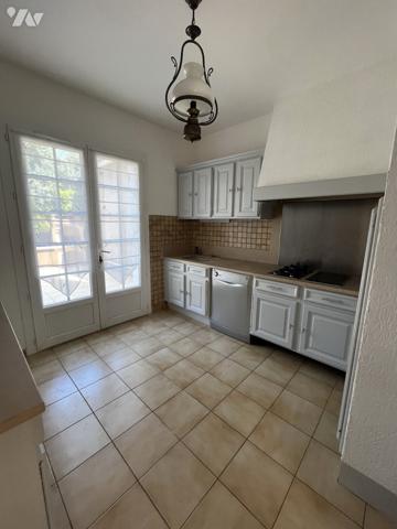 Maison à FONTVIEILLE de 111 m² avec jardin