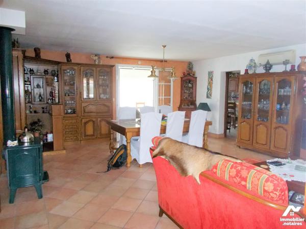 A proximité du centre-ville et des commerces, jolie maison de plain-pied à vendre en viager occupé