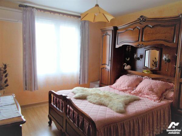 A proximité du centre-ville et des commerces, jolie maison de plain-pied à vendre en viager occupé