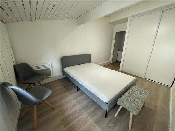 Appartement à louer 400 € CC CASTILLON LA BATAILLE 2 p 52 m² DPE D