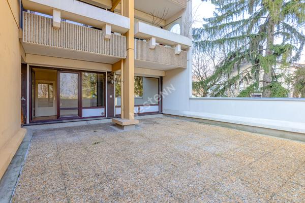 Appartement T4 VILLEURBANNE entre La Doua et Republique , Grande terrasse et possibilite garage.