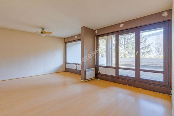 Appartement T4 VILLEURBANNE entre La Doua et Republique , Grande terrasse et possibilite garage.