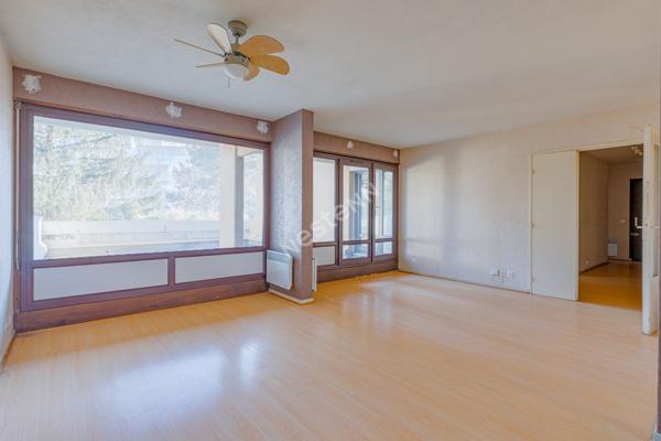 Appartement T4 VILLEURBANNE entre La Doua et Republique , Grande terrasse et possibilite garage.