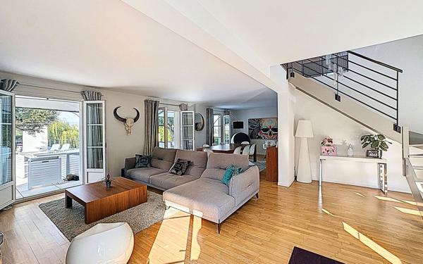 Maison à vendre    5 pièces • 168 m2 Saint-Just-Saint-Rambert