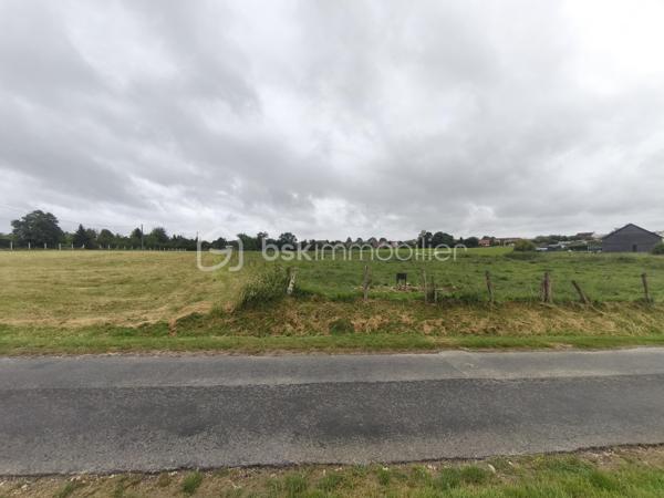A seulement 10 minutes de Montmirail, dans le village de Fromentières au calme en pleine nature.
Venez découvrir ce terrain à bâtir de 1113 m² viabilisé ( eau, électricité, télécom) avec 30 mètres de façade, libre de tout constructeur. TERRAIN PLAT.