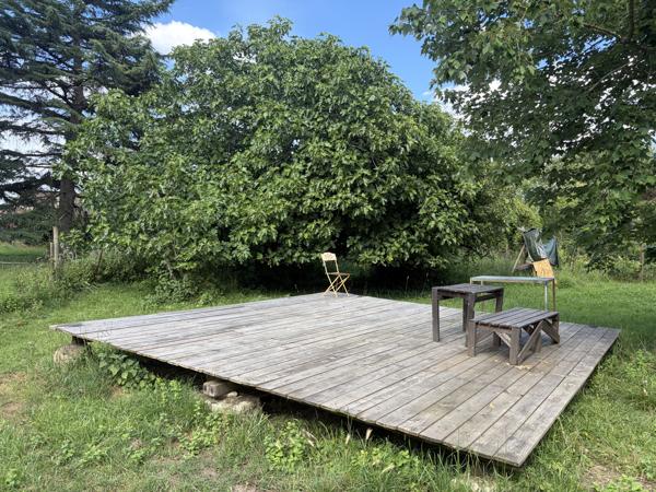 Maison en pierre avec terrain constructible et dépendances