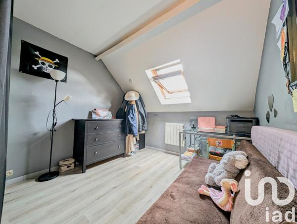 Maison traditionnelle 9 pièces de 160 m² à Les Mureaux (78130)