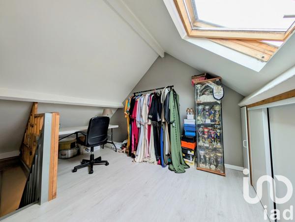 Maison traditionnelle 9 pièces de 160 m² à Les Mureaux (78130)