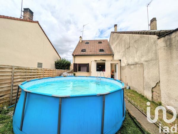 Maison traditionnelle 9 pièces de 160 m² à Les Mureaux (78130)