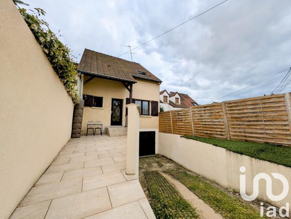 Maison traditionnelle 9 pièces de 160 m² à Les Mureaux (78130)