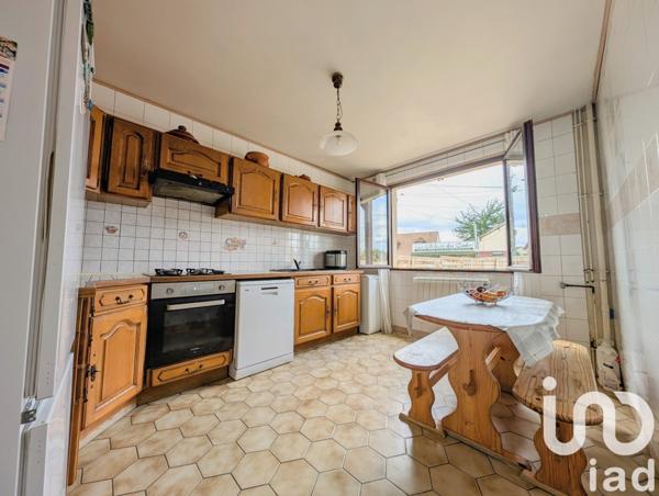 Maison traditionnelle 9 pièces de 160 m² à Les Mureaux (78130)