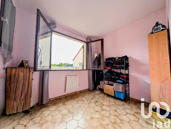 Maison traditionnelle 9 pièces de 160 m² à Les Mureaux (78130)