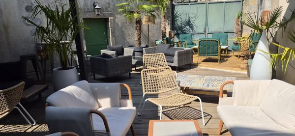 Fonds De Commerce
        
        - 265 m² 327 000 € *