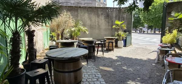 Fonds De Commerce
        
        - 265 m² 327 000 € *