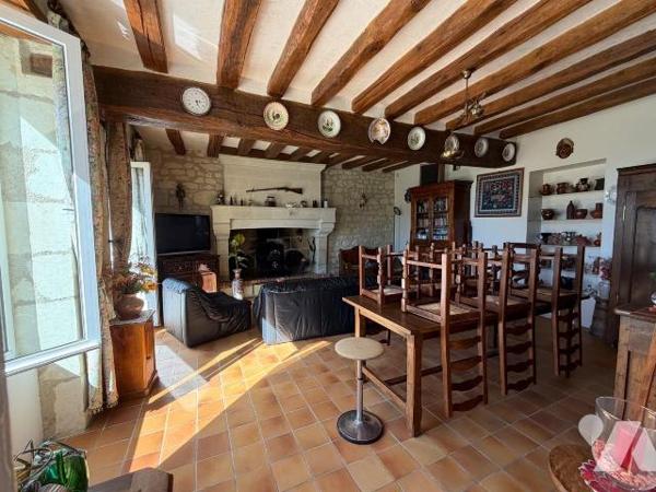 DÉSIGNATION DU BIEN :
Maison à usage d'habitation comprenant :
	Une entrée desservant une cui...