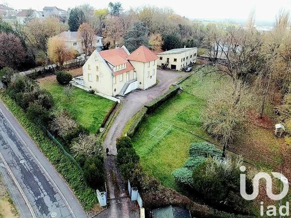 Maison 10 pièces de 238 m² à Conflans-en-Jarnisy (54800)