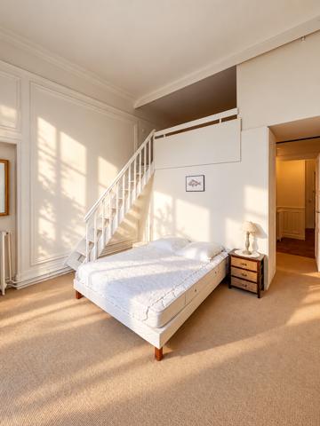 Paris 8ème - À LOUER - Grand 3 pièces meublé de 85 m² avec parking