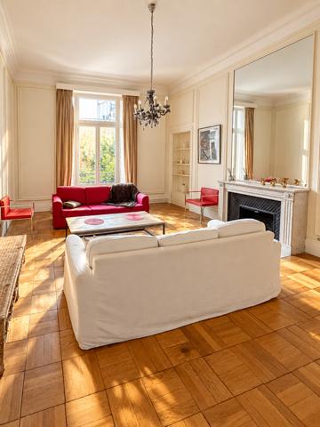 Paris 8ème - À LOUER - Grand 3 pièces meublé de 85 m² avec parking