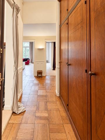 Paris 8ème - À LOUER - Grand 3 pièces meublé de 85 m² avec parking