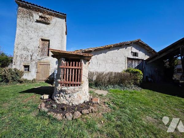 L'étude vous invite à découvrir cette grande maison rurale située à LEMPTY - proche LEZOUX / Au...