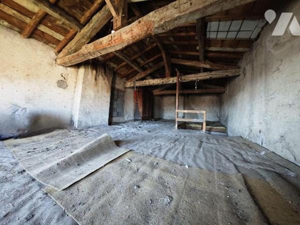 L'étude vous invite à découvrir cette grande maison rurale située à LEMPTY - proche LEZOUX / Au...