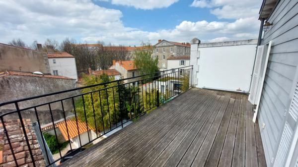 A LOUER APPARTEMENT 3 PIECES AVEC TERRASSE ET STATIONNEMENT , La rochelle A LOUER APPARTEMENT 3 PIECES AVEC TERRASSE ET STATIONNEMENT , La rochelle