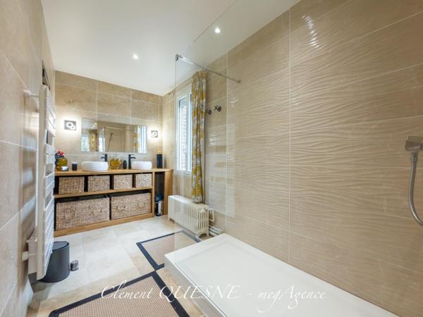 Maison à HAUTOT-SUR-MER, 76550 - 7 pièces 182m²