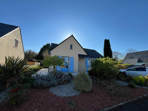 Maison familiale avec immense terrain verdoyant au Lude