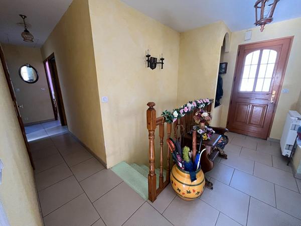 Maison familiale avec immense terrain verdoyant au Lude