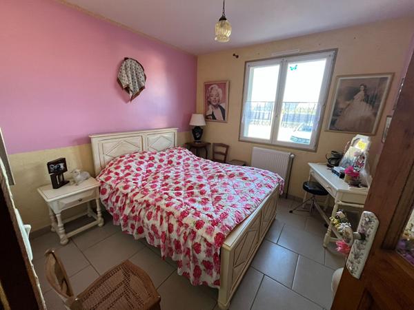 Maison familiale avec immense terrain verdoyant au Lude