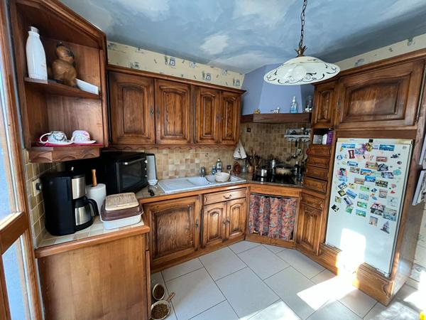 Maison familiale avec immense terrain verdoyant au Lude