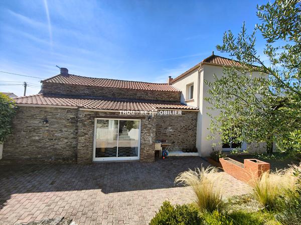 44470 CARQUEFOU Maison Carquefou 6 pièce(s) 132.95 m2 vie plain pied - Le Charme de la pierre