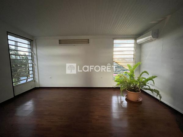 Location bureau Fort-de-France - 82 m² - 1 600 € / mois