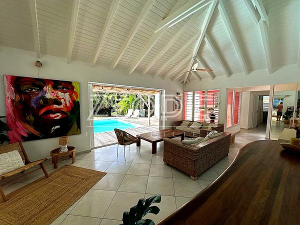Saint-François (97118) Exclusivité ZEOPIE Immobilier : Villa meublée 3 chambres de 125m² environ sur un terrain de 980m² avec piscine