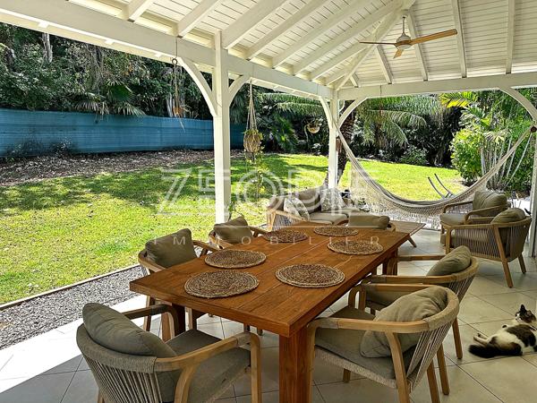 Saint-François (97118) Exclusivité ZEOPIE Immobilier : Villa meublée 3 chambres de 125m² environ sur un terrain de 980m² avec piscine