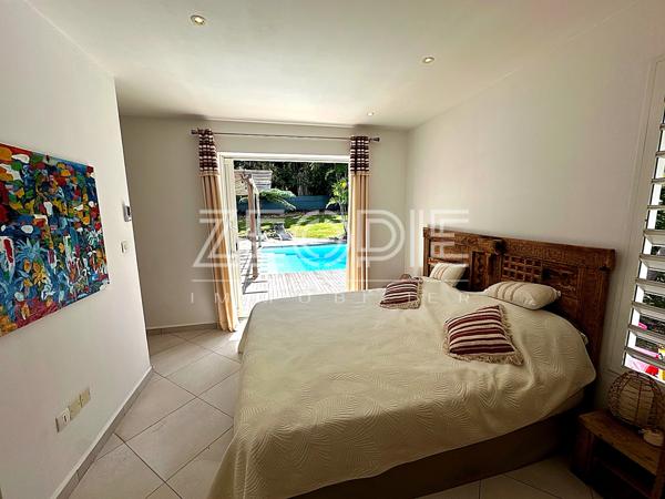 Saint-François (97118) Exclusivité ZEOPIE Immobilier : Villa meublée 3 chambres de 125m² environ sur un terrain de 980m² avec piscine