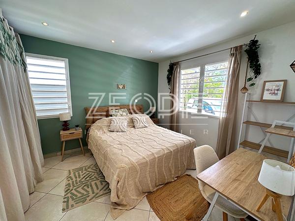 Saint-François (97118) Exclusivité ZEOPIE Immobilier : Villa meublée 3 chambres de 125m² environ sur un terrain de 980m² avec piscine