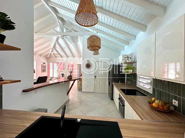 Saint-François (97118) Exclusivité ZEOPIE Immobilier : Villa meublée 3 chambres de 125m² environ sur un terrain de 980m² avec piscine