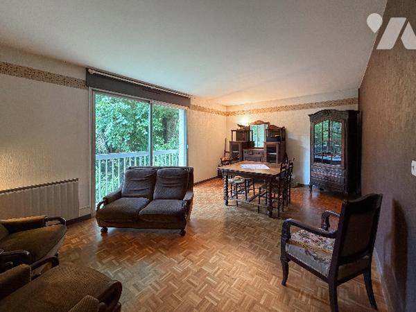 Appartement situé au sein d'une résidence bénéficiant d'un vaste parc arboré, au pied de l'Abbaye