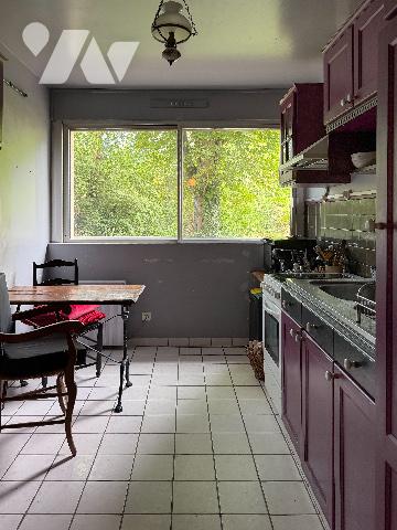 Appartement situé au sein d'une résidence bénéficiant d'un vaste parc arboré, au pied de l'Abbaye