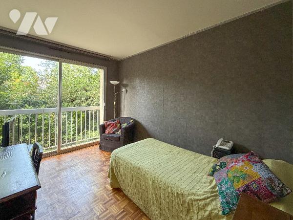 Appartement situé au sein d'une résidence bénéficiant d'un vaste parc arboré, au pied de l'Abbaye
