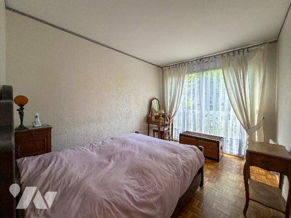 Appartement situé au sein d'une résidence bénéficiant d'un vaste parc arboré, au pied de l'Abbaye