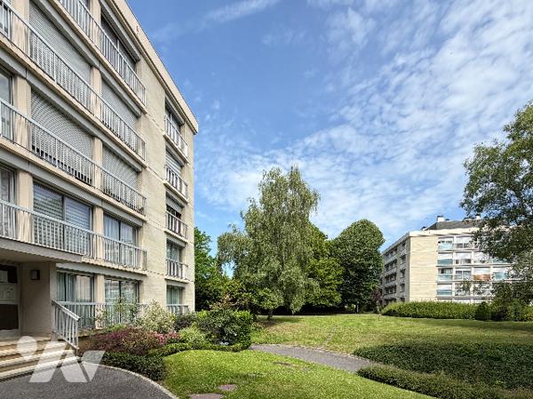 Appartement situé au sein d'une résidence bénéficiant d'un vaste parc arboré, au pied de l'Abbaye