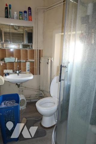 POUZAUGES, MAISON D'HABITATION ANCIENNE AVEC JARDIN ET GARAGE.