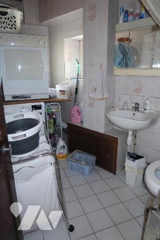 POUZAUGES, MAISON D'HABITATION ANCIENNE AVEC JARDIN ET GARAGE.