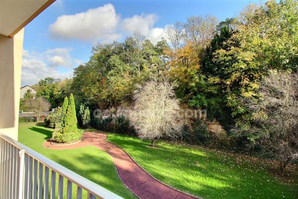 Appartement 4 pièces de 71 m2 avec balcon, box et cave à vendre à POISSY (78)