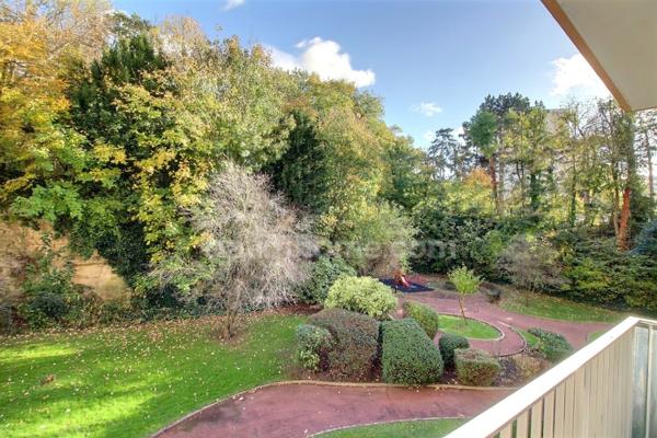 Appartement 4 pièces de 71 m2 avec balcon, box et cave à vendre à POISSY (78)